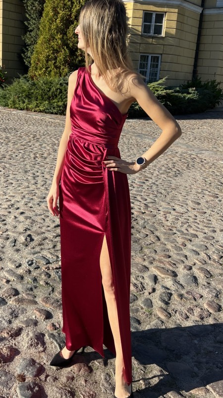 Satynowa Sukienka na jedno ramie Loren MAXI 34.36.38.40.42.44.46 Elizabeth  bordowa  - Butik damski Szyk i Styl