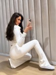 Dzianinowy komplet bluzka z kołnierzem + dzwony biały  - Butik damski Szyk i Styl