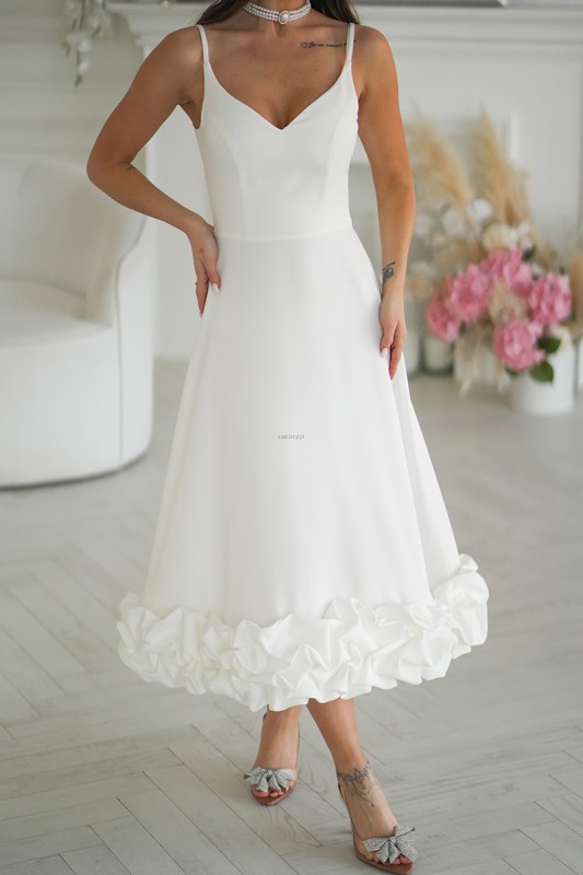 Elegancka sukienka midi z falbanką biała  - Butik damski Szyk i Styl