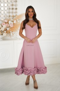 Elegancka sukienka midi z falbanką pudrowy róż 