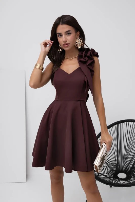 Sukienka RUBY mini  z falbanka  brąz/ czekolada koktajlowa  - Butik damski Szyk i Styl