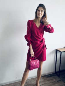 wiązana sukienka Bufki złote guziki mini asymetryczna Fuksja 