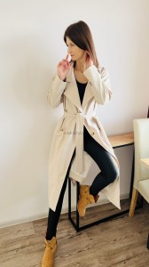 Wiosenny płaszcz trencz przejściowy z paskiem regulowany rozcięcia guziki jasny beż