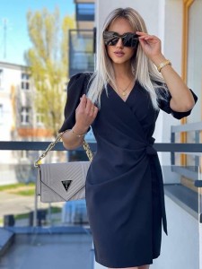 wiązana sukienka Melania Bufki złote guziki mini asymetryczna rękaw 3/4 czarna XSSML 