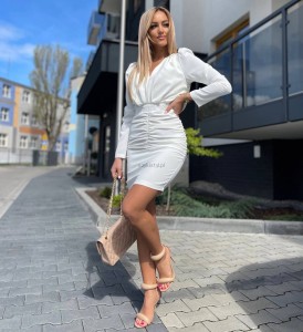 Sukienka mini dopasowana sexowna kobieca biała 